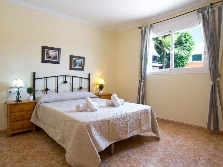 private rooms available with private bathroom and acess to pool and terrace