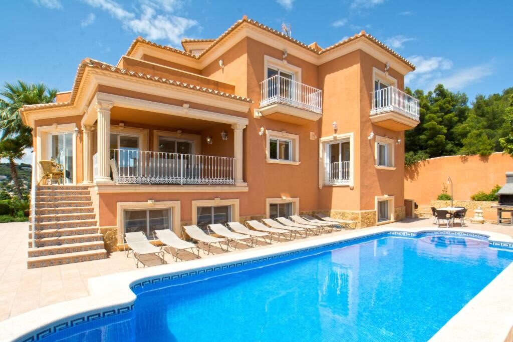 Oasis Villa for a luxury yoga and welness retreat in Spain 2026